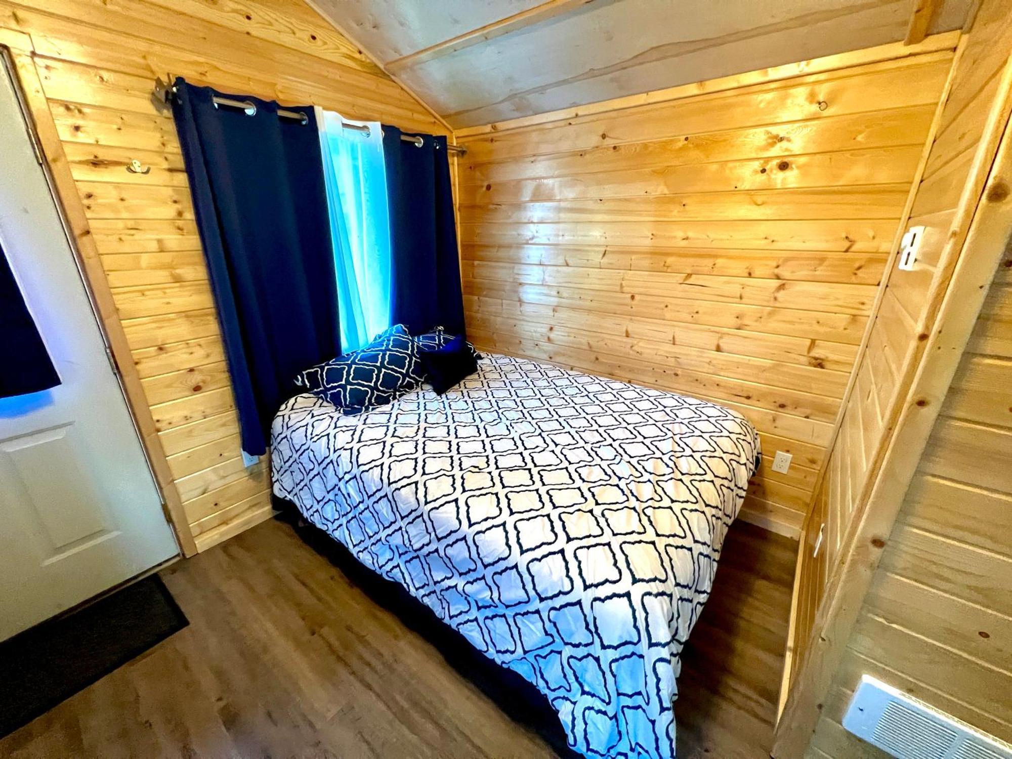 Triple G'S Resort - Cabin 8 Pinnacle الغرفة الصورة